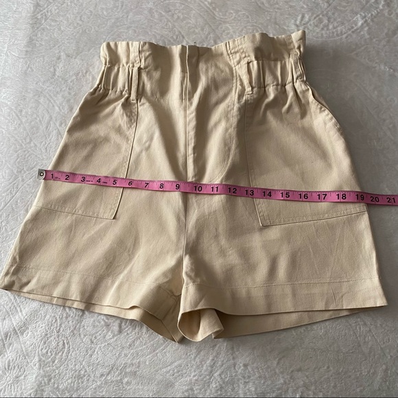 NWT Nasty Gal’s Vera Lucy Cream Khaki High Paper bag Waist Shorts - Picture 3 of 12